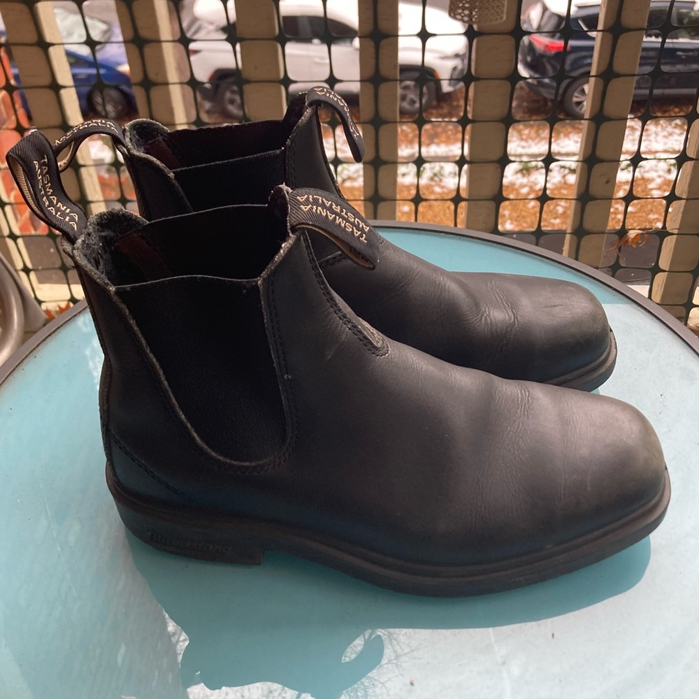 Blundstone square chisel toe black leather Chelsea dress boot